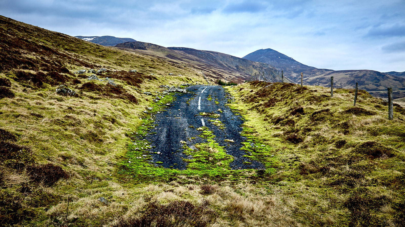 Unused road in the Highlands of Scotland - Photographed by Faceiro//Chris Underwood